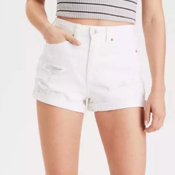 American Eagle Outfitters Pants - NWT American Eagle Women's White Jeans Ripped Stretch Mom Short sz. 6